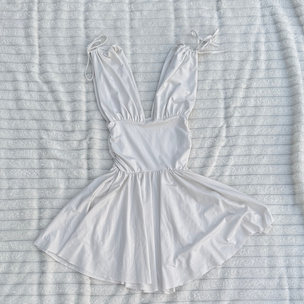 White Sleeveless Dress